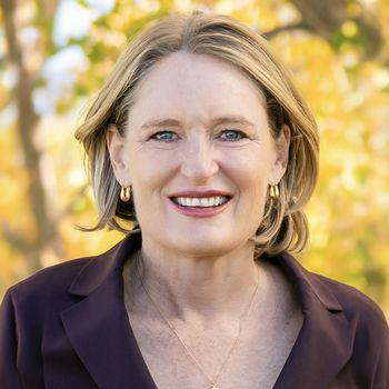 Portrait of Gretchen M. Walther, Associate Broker